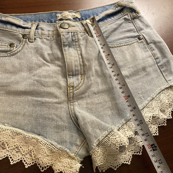 Free People Crochet Lace Trim Boho Denim Jean Shorts Womens Size 28 Button EUC - Picture 11 of 14